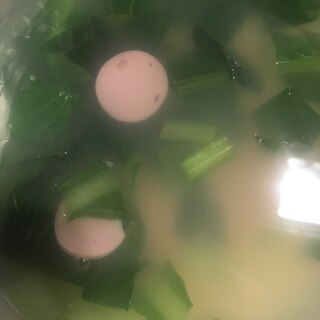 小松菜と魚肉ソーセージの味噌汁
